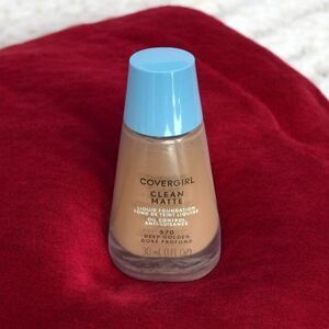 Covergirl Clean Matte Liquid Foundation Deep Golden 570 Oil Control Face Makeup